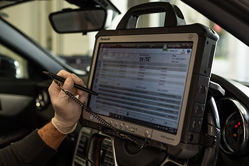Mercedes independent Xentry diagnosis garage with dedicated specialist technicians.