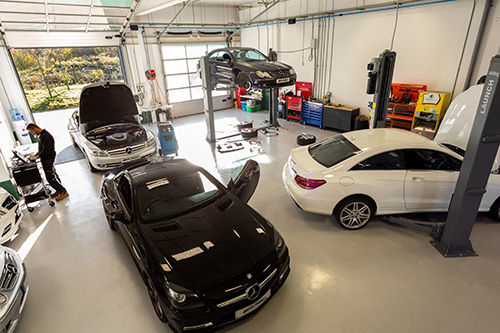 Fully equipped and ready workshop at our Mercedes-Benz garage in Fleet